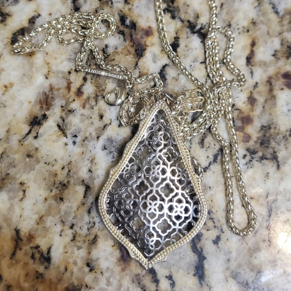 Kendra scott necklace